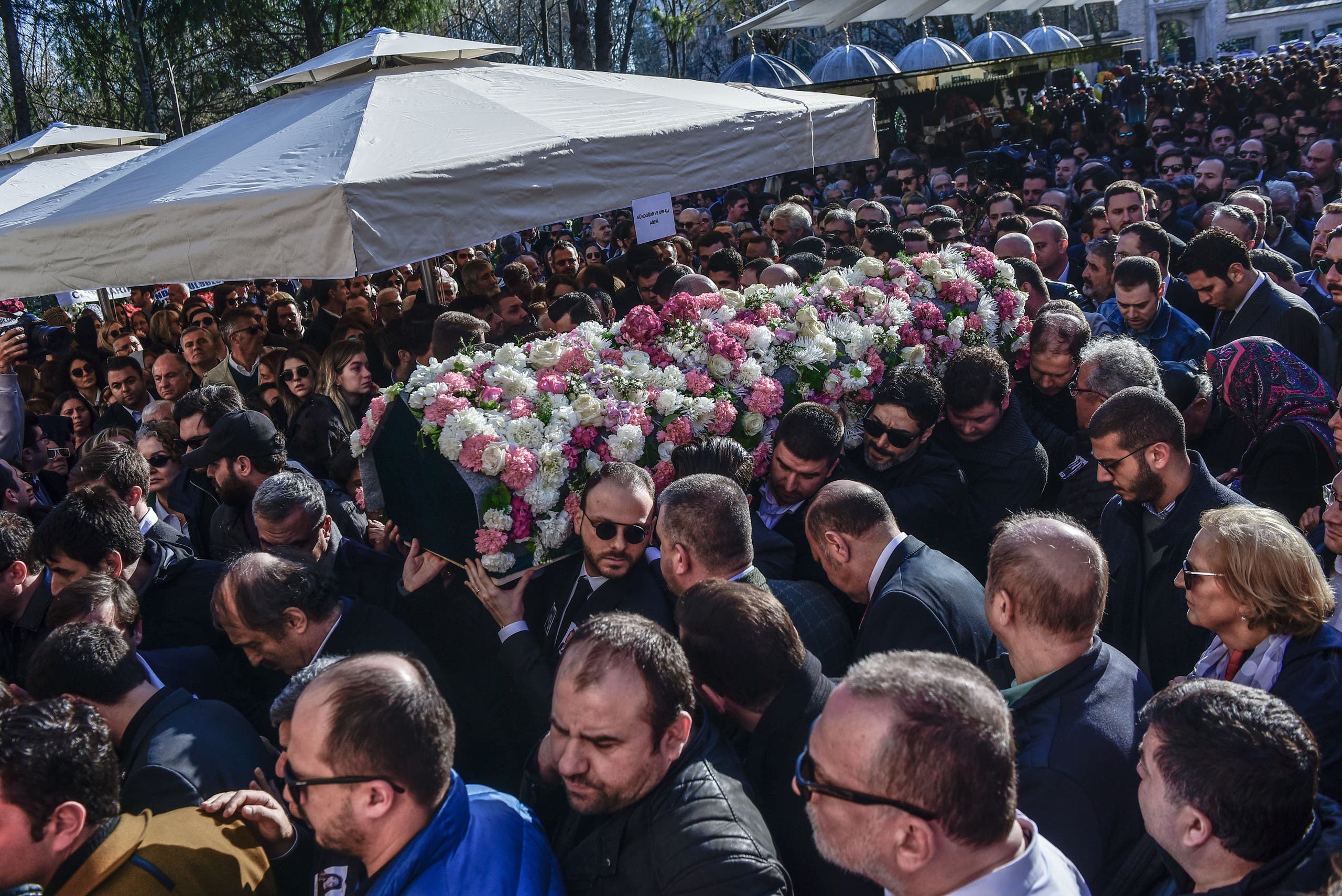 Emotion-filled joint funeral in Turkey of bridal party who died in jet ...