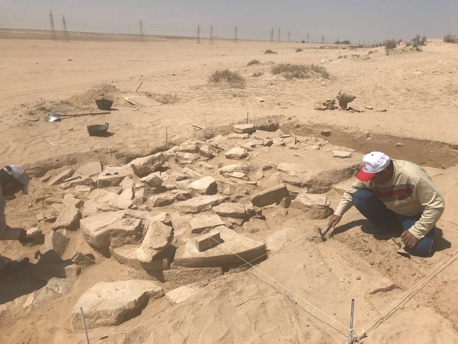 اكتشاف مدافن ومستوطنة بشرية ونقش ثمودي على ساحل الخليج De112824-4c8d-4735-b4ba-bc4c8e2fcf97