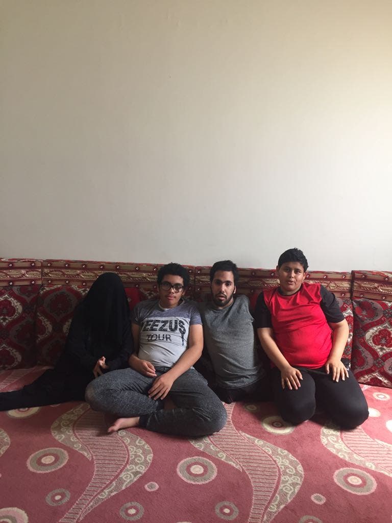 عبدالرحمن ومستورة مع أخويهما