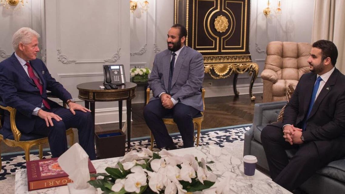محمد بن سلمان يلتقي كلينتون بحضور خالد بن سلمان