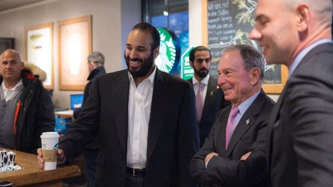 الأمير محمد بن سلمان يتناول القهوة