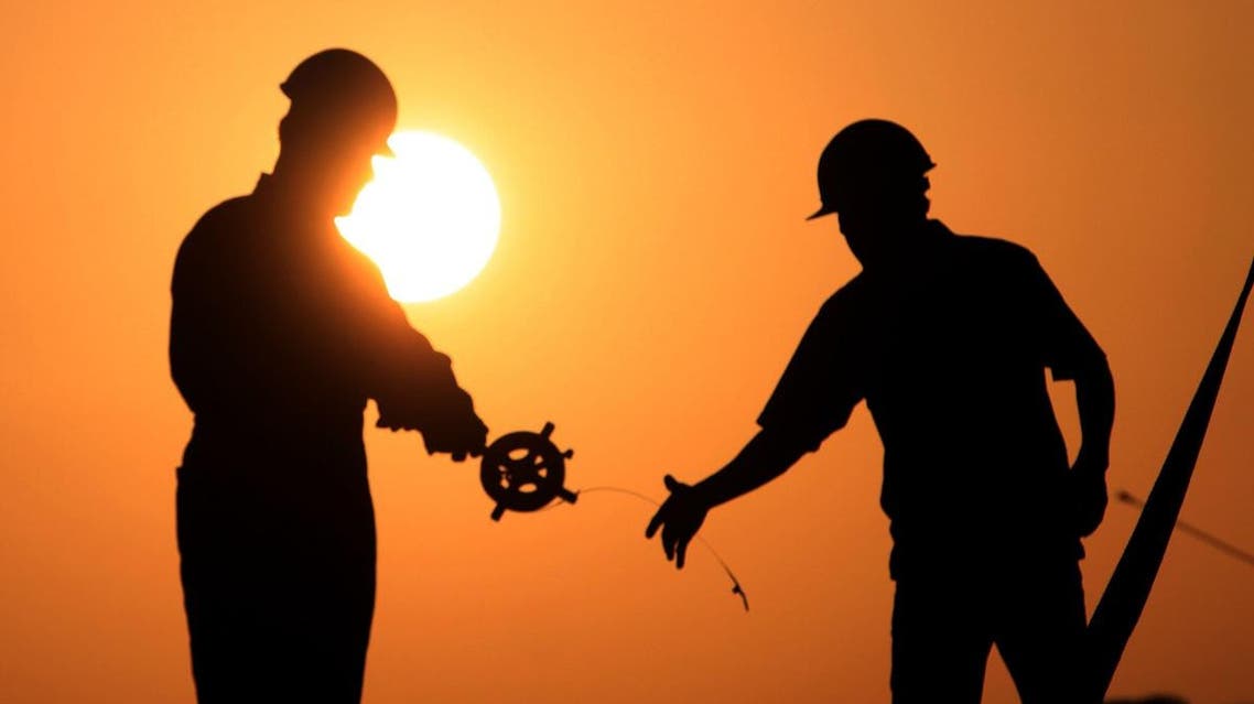 Oil men work on a new oil rig in the oil field of Sakhir, Bahrain. (File photo: AP)