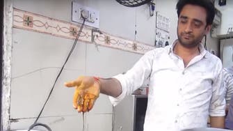 VIDEO: Indian chef who can dip his hand in the frying pan