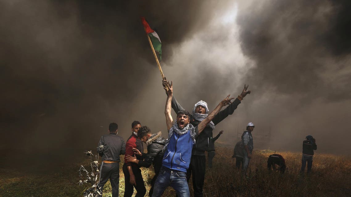 Palestinian demonstrators shout during clashes with Israeli troops at a protest demanding the right to return to their homeland, at the Israel-Gaza border east of Gaza City April 6, 2018. REUTERS/Mohammed Salem