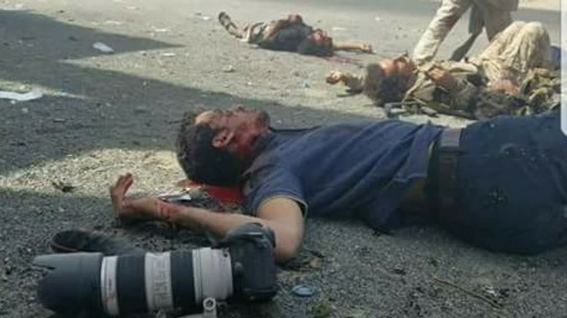 جثة الصحافي اليمني في موقع الحادث