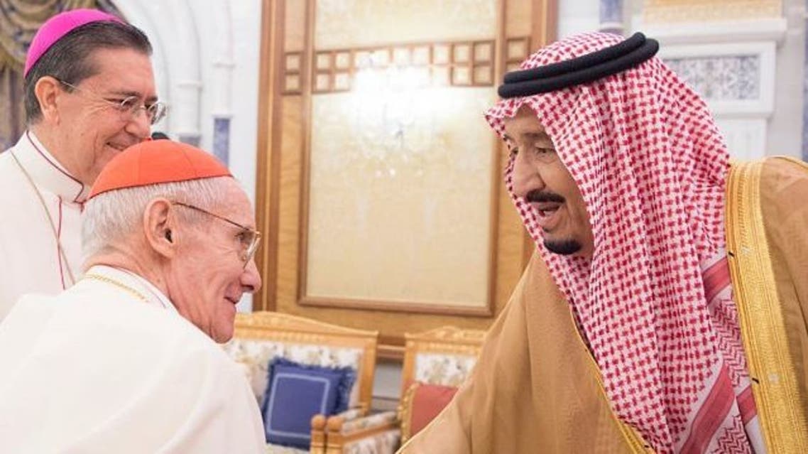 الملك سلمان ومسؤول بالفاتيكان يشددان على نبذ الإرهاب