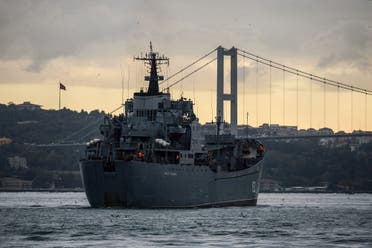 Russian Tapir class landing warship BSF Nikolay Filchenkov 152 passes the Bosphorus Strait off Istanbul on October 18, 2016, believed to be on its way to the Syrian port city of Tartus. (AFP)