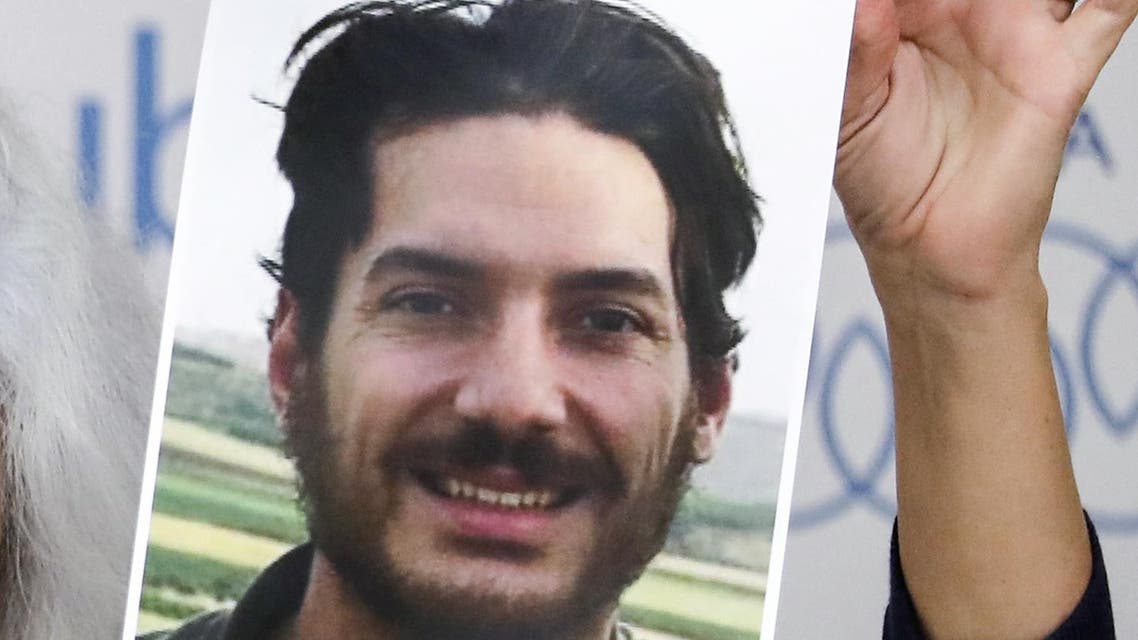 Debra Tice, mother of American journalist Austin Tice who was kidnapped in Syria, holds a dated portrait of him during a press conference in Beirut on July 20, 2017. (File Photo: AFP)