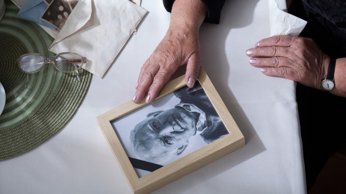 Picture of dead husband - Stock image