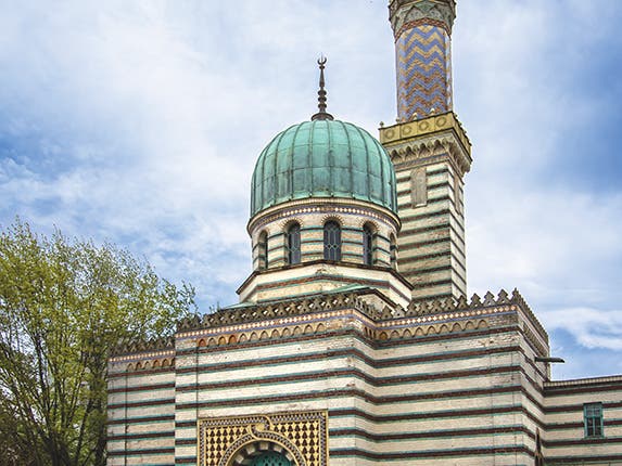 من أهم المساجد التي بناها المسلمون