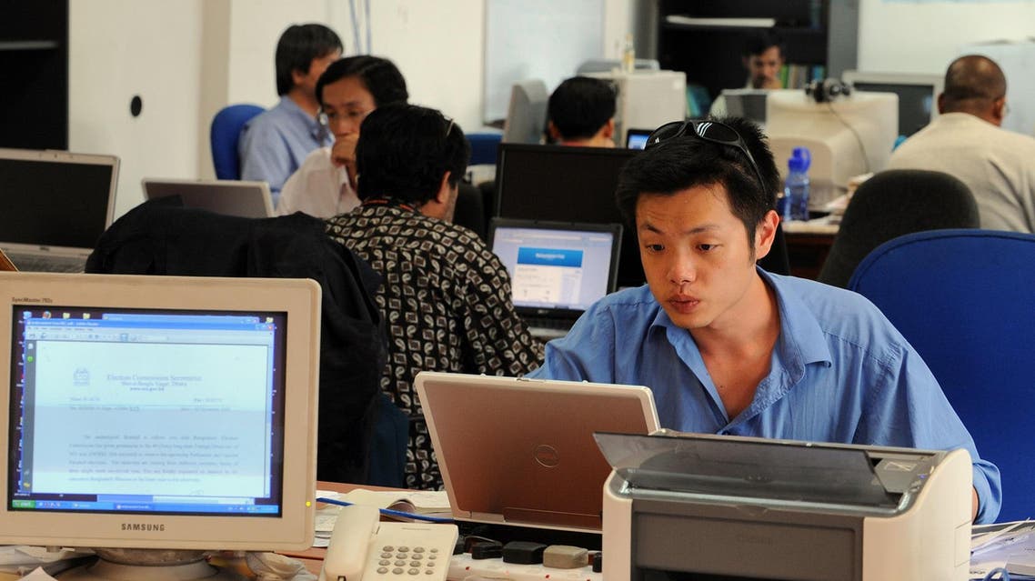 Journalists work on their stories at Malaysiakini office in Kuala Lumpur on November 20, 2008. (File photo: AFP)