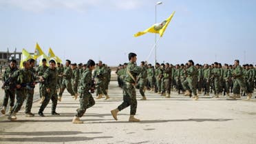 مقاتلون من قوات سوريا الديمقراطية في الحسكة بشمال شرق سوريا