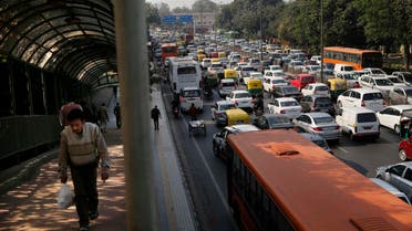 Cars and buses clogs a road in New Delhi on Dec. 16, 2015. (File photo: AP)