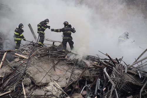 Firefighters work to extinguish the fire in a building that collapsed after catching fire in Sao Paulo, Brazil, on May 1, 2018. (AFP)