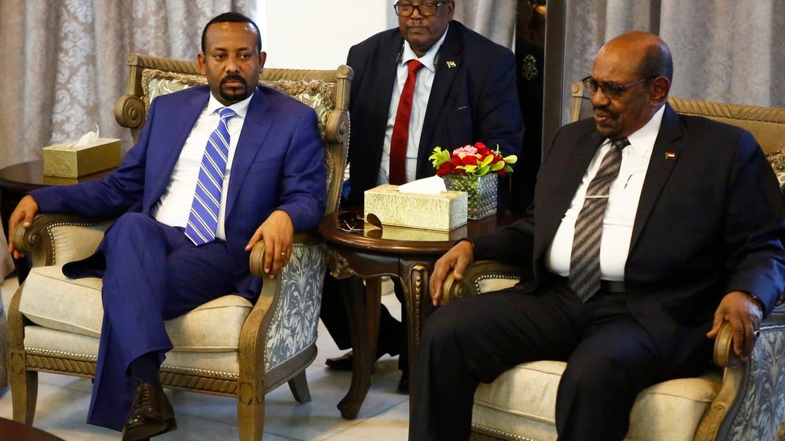 Ethiopian Prime Minister Abiy Ahmed (L) meets with Sudanese President Omar al-Bashir (R) following his arrival in Khartoum for an official visit to Sudan on May 2, 2018.