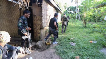 Police and soldiers take position as they engage with the Abu Sayyaf group in the village of Napo, Inabanga town, Bohol province, in the central Philippines on April 11, 2017. (AFP)
