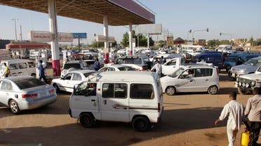 Motorists queue up at a petrol station in the Sudanese capital Khartoum on January 21, 2014. (AFP)