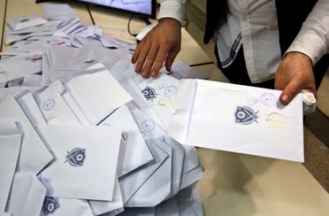 An election official counts ballots shortly after the polling stations closed, in Beirut, Lebanon, Sunday, May 6, 2018. (File photo: AP)