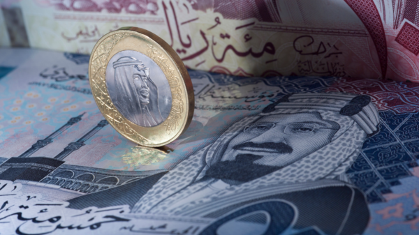 السعودية: ربط صرف الريال بالدولار خيار استراتيجي