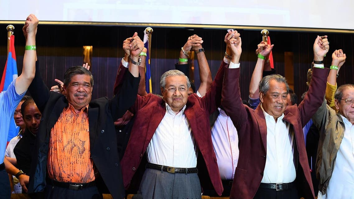 Former Malaysian prime minister and opposition candidate Mahathir Mohamad (C) celebrates with other leaders of his coalition during a press conference following the 14th general elections in Kuala Lumpur on early May 10, 2018. (AFP)
