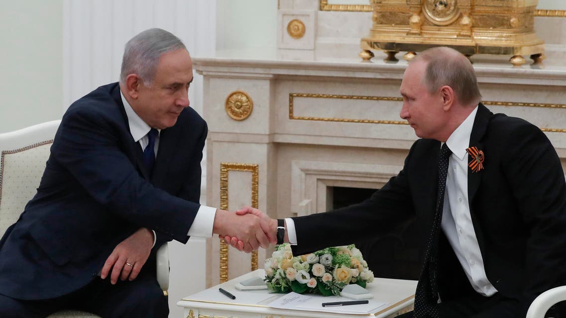 Russian President Vladimir Putin (R) meets with Israeli Prime Minister Benjamin Netanyahu at the Kremlin in Moscow on May 9, 2018. (AFP)