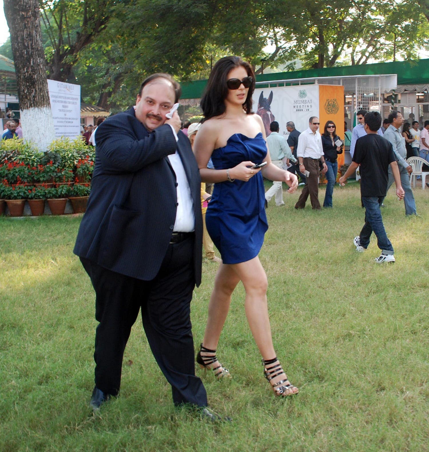 Bollywood actress Urvashi Sharma (R) and businessman Mehul Choksi (L) at a fashion show in Mumbai on December 13, 2009. (AFP)