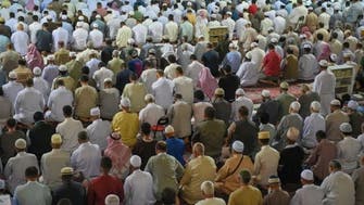 Photos: Worshippers pour into Grand Mosque for first Ramadan Taraweeh prayers 