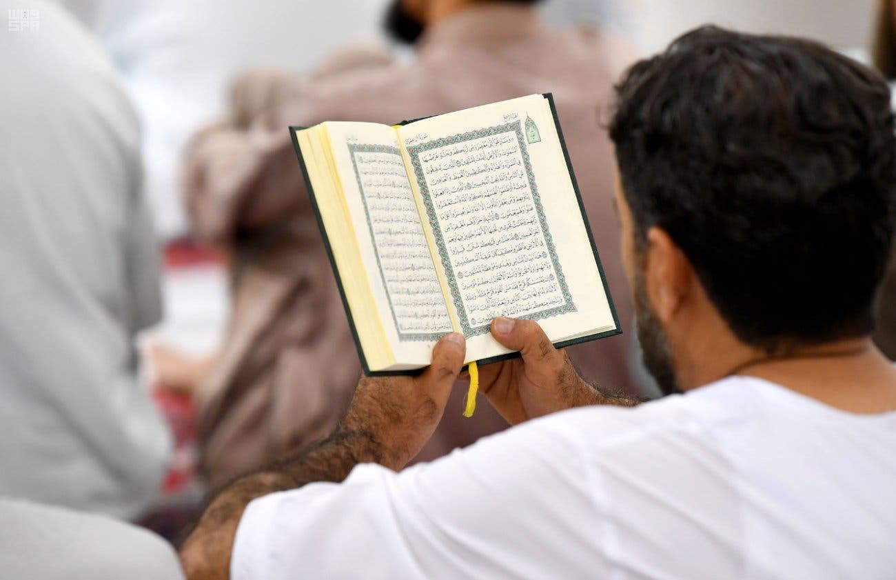 RAMADAN IN PICTURES: Worshippers read the Quran in Medina’s Prophet’s Mosque