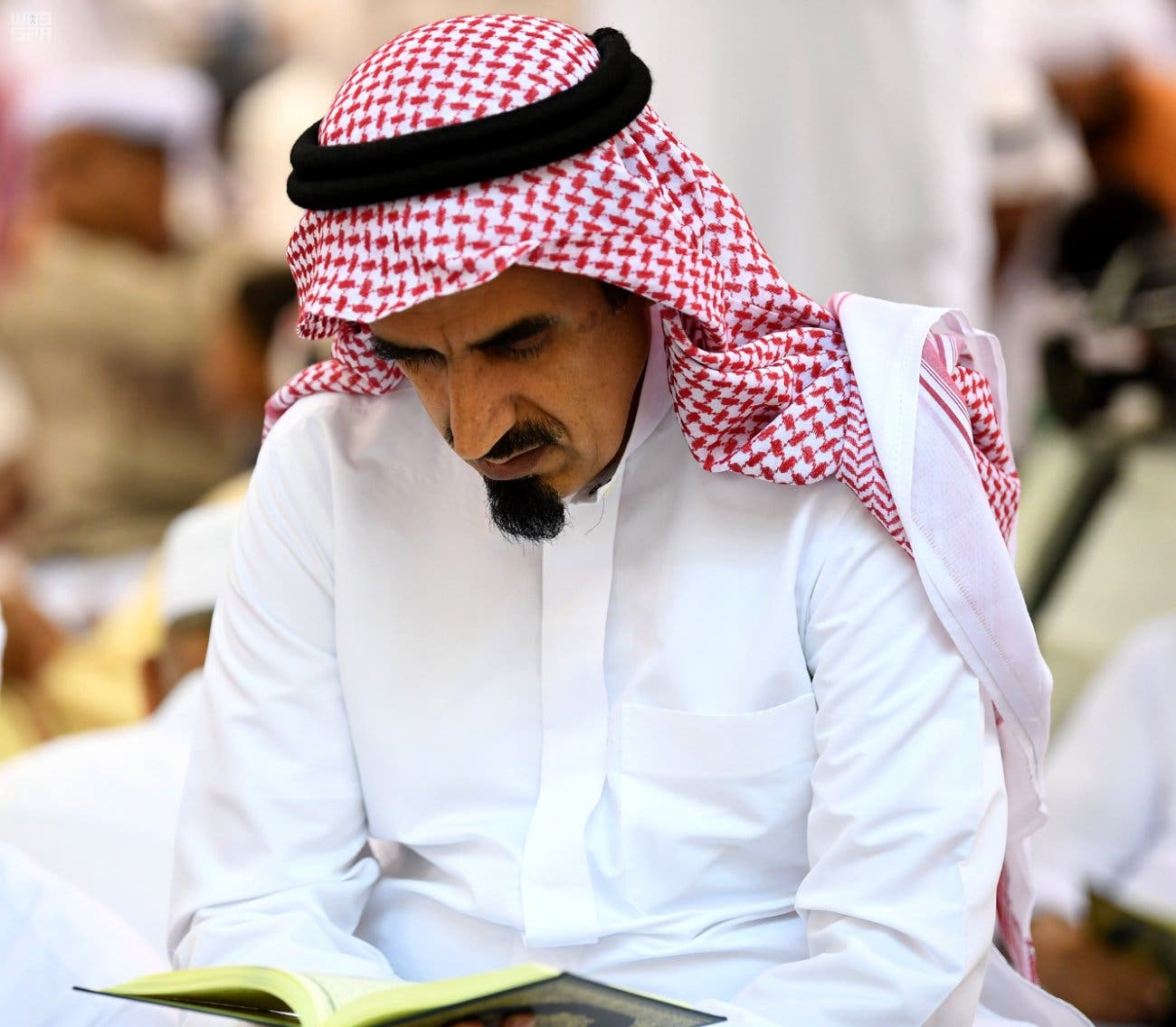 RAMADAN IN PICTURES: Worshippers read the Quran in Medina’s Prophet’s Mosque