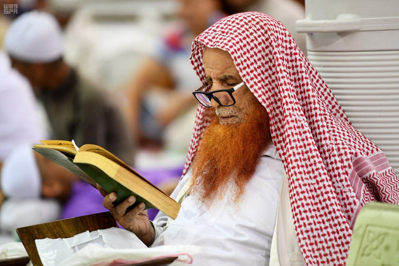 RAMADAN IN PICTURES: Worshippers read the Quran in Medina’s Prophet’s Mosque
