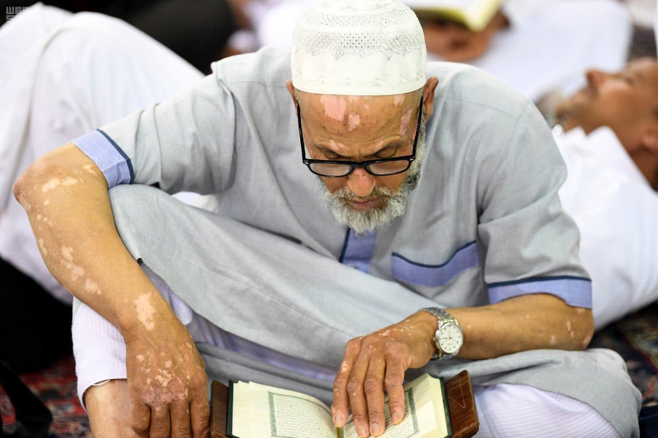 RAMADAN IN PICTURES: Worshippers read the Quran in Medina’s Prophet’s Mosque