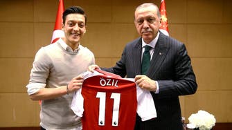 Ozil, Gundogan meet German president over Erdogan photo row