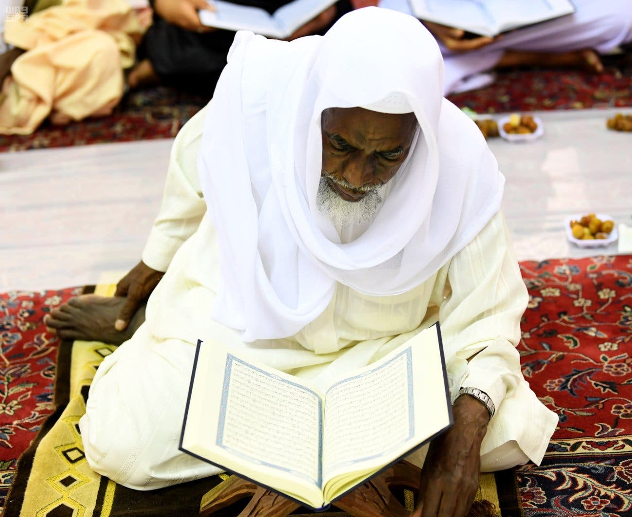 RAMADAN IN PICTURES: Worshippers read the Quran in Medina’s Prophet’s Mosque