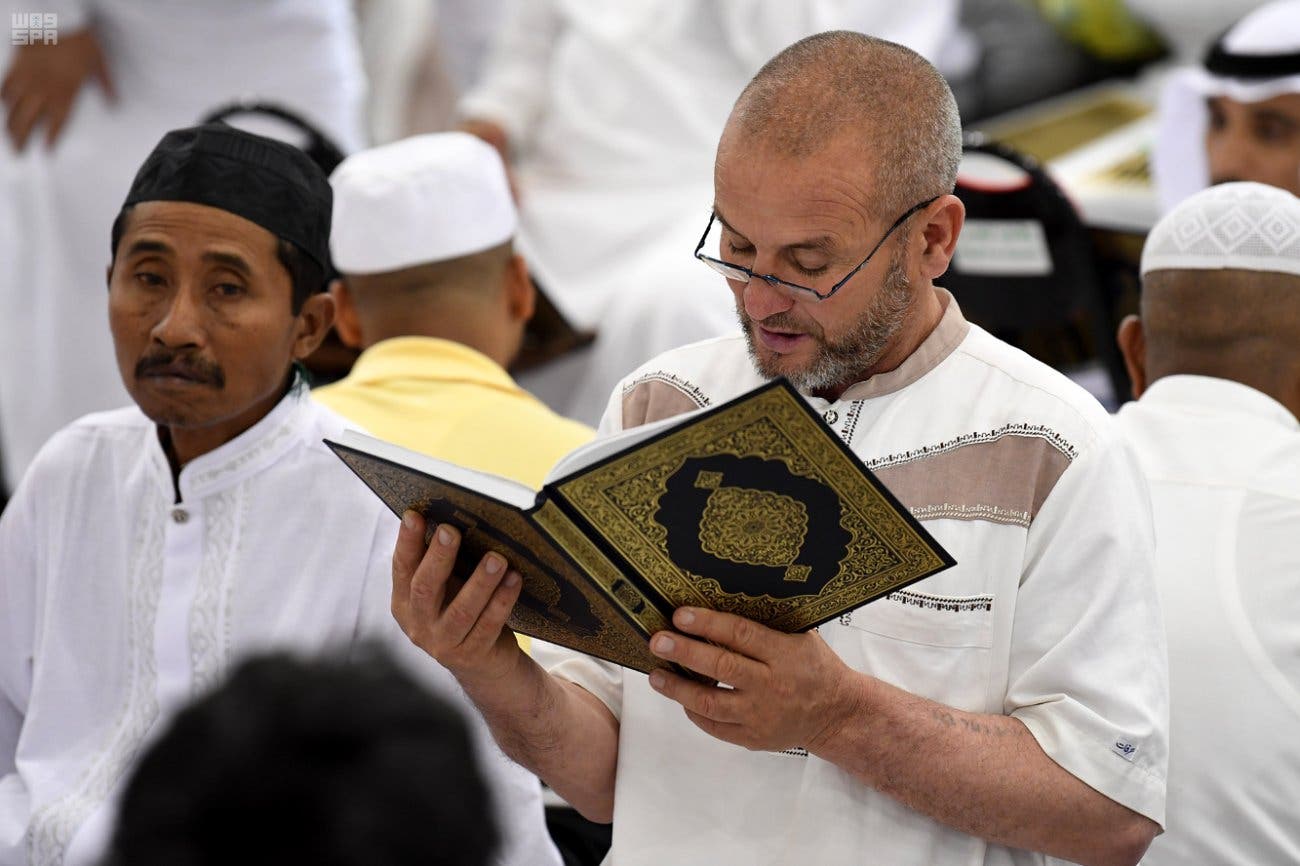 RAMADAN IN PICTURES: Worshippers read the Quran in Medina’s Prophet’s Mosque