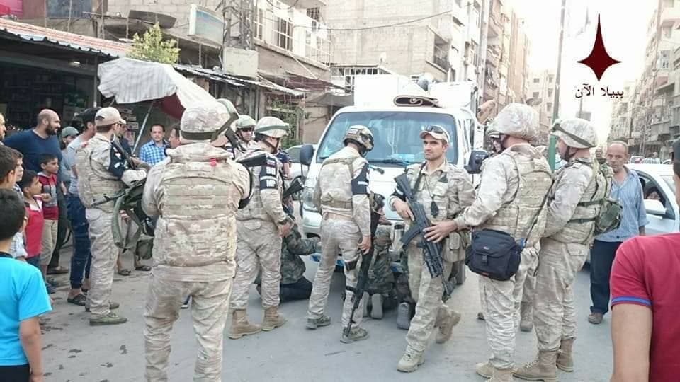 اللصوص أمام مسروقاتهم