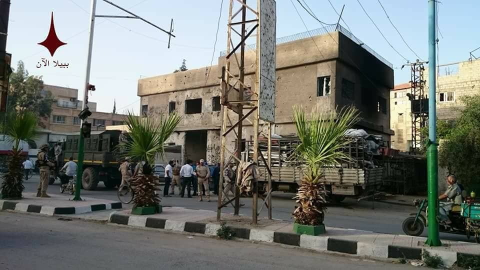 إحدى الشاحنات المحملة بالمسروقات بعد قيام الجيش الروسي بتوقيفها