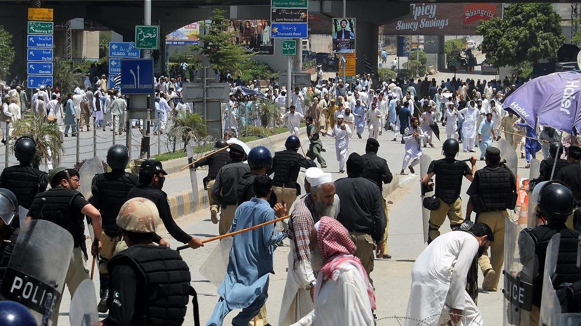Activists of the Jamiat Ulema-e-Islam-Fazl (JUI-F) party clash with police during a protest against the amendment bill on semi-autonomous Federally Administered Tribal Areas (FATA) in front of province assembly, in Peshawar on May 27, 2018. (AFP)