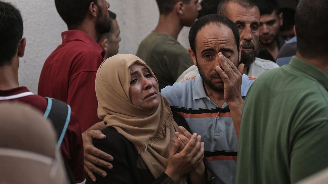 Palestinian relatives of Mohammed al-Radeia, 30, mourn during to his funeral in Beit Lahia in the northern Gaza Strip on May 28, 2018. The Palestinian mna was killed by Israeli tank fire into northern Gaza today, the health ministry in the Hamas-run enclave said. An Israeli army spokeswoman told AFP that two Palestinian men tried to breach the border fence "with the intention of carrying out an attack".