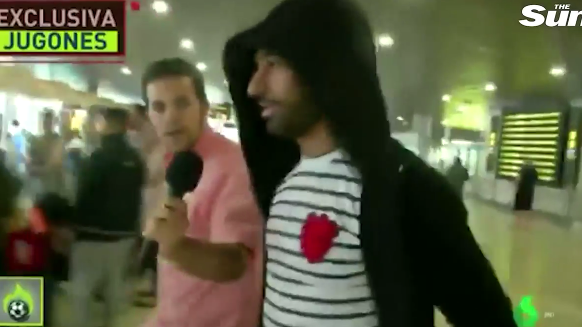He was immediately ambushed by a Spanish reporter asking him various questions. (Screengrab)