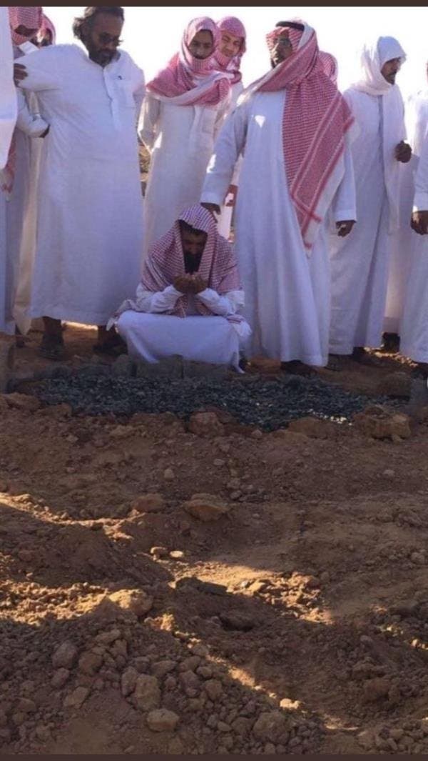 عياضة على قبور أبنائه
