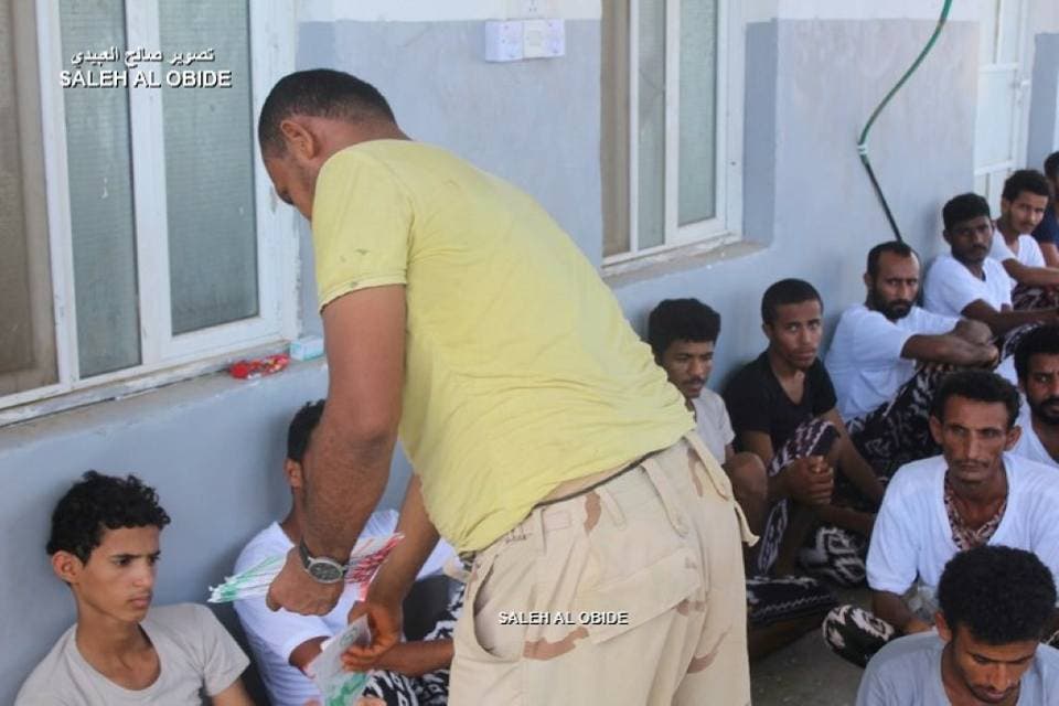 اسرى من الحوثيين في الساحل الغربي