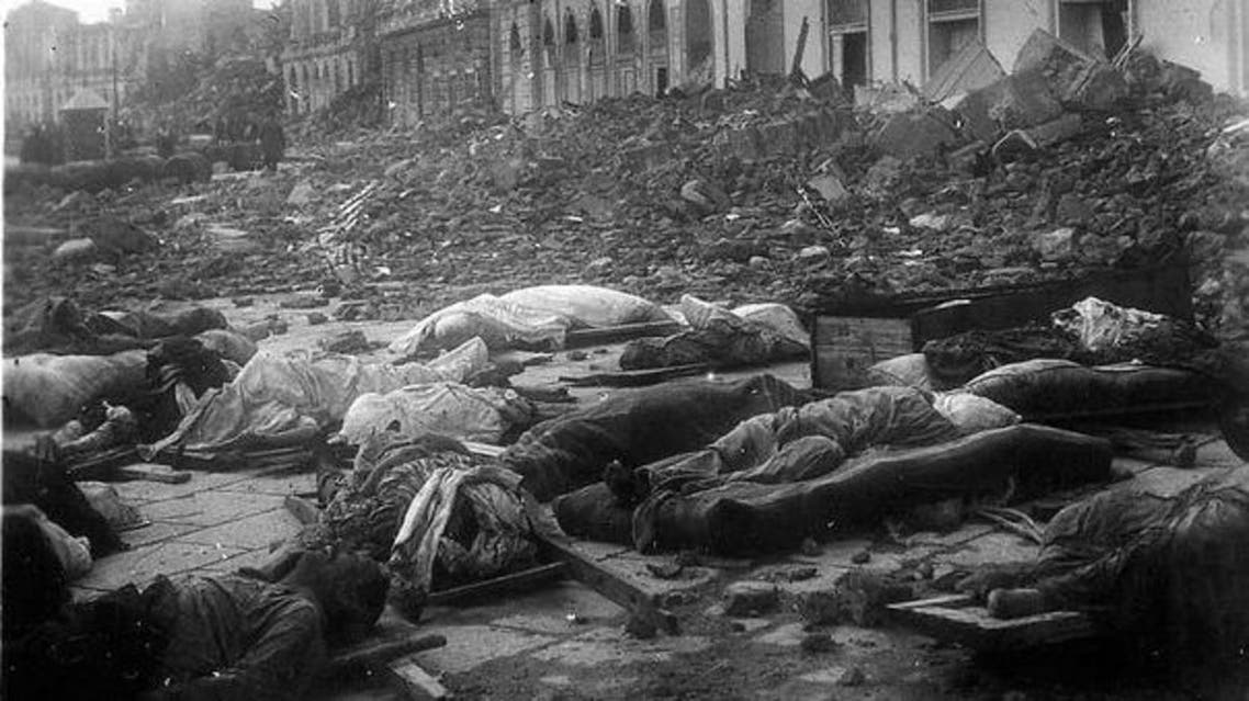 صورة لجثث عدد من ضحايا زلزال مسينة سنة 1908
