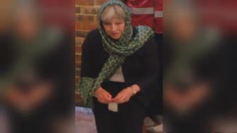 تيريزا ماي تفطر مع المسلمين مرتدية غطاء للرأس