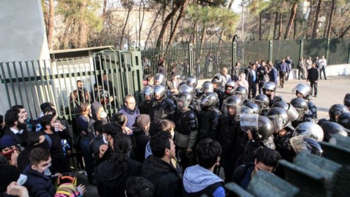 طلاب جامعة طهران يحتجون ضد نظام خامنئي