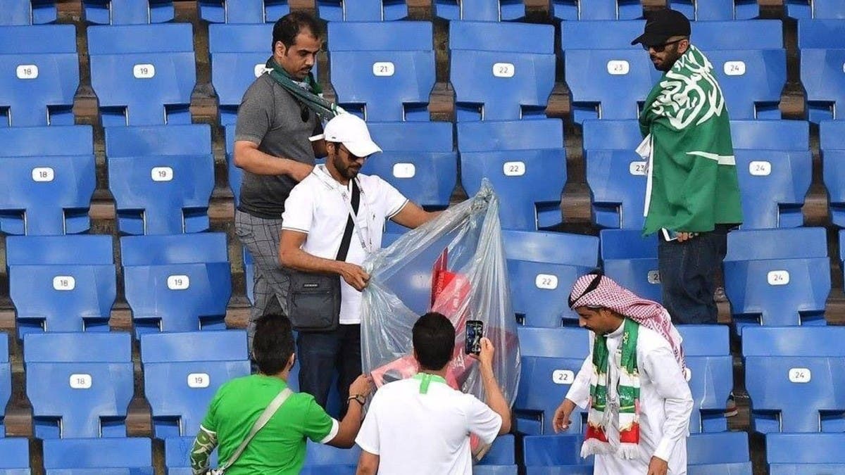 صور تتصدر مباراة السعودية - أوروغواي..جمهور ينظف المدرج 10e8b3b8-312b-4c41-9ef6-020ddb57a31f_16x9_1200x676