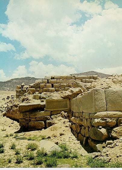 تعرف على "الأخدود" في نجران.. تاريخ مدفون منذ 2000 عام E30ea1b2-9183-48e5-af8b-cae0c84a12bd