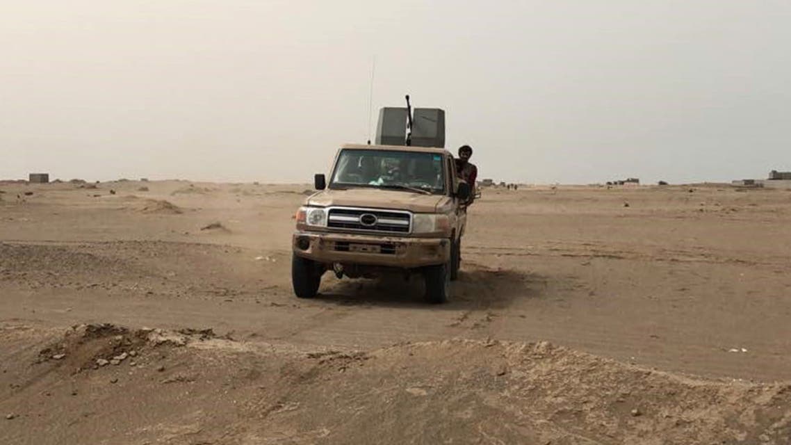 عناصر من قوات الشرعية اليمنية في محيط مطار الحديدة