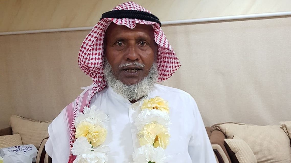 بنغلاديشي يرتدي الزي السعودي يوم تكريمه.. والسبب