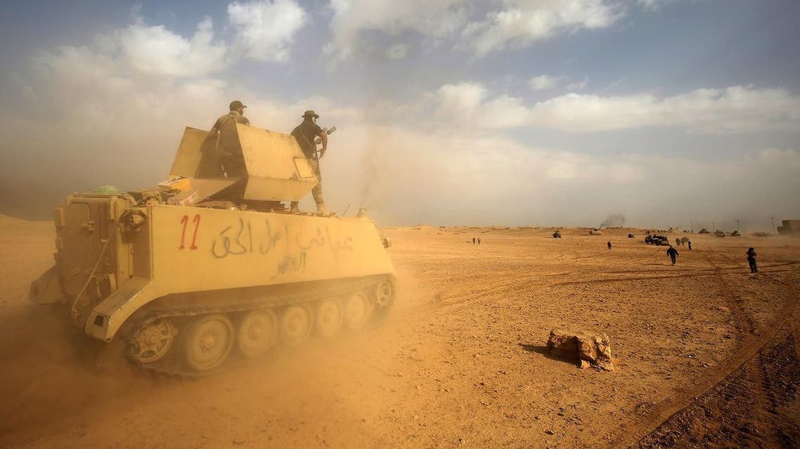 Iraqi forces and members of the PMU militias advance toward the city of al-Qaim, in Iraq's western Anbar province near the Syrian border. (File photo: AFP)