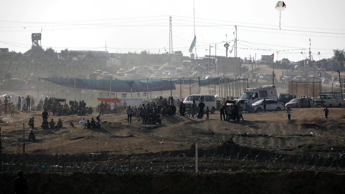 Palestinians protest on the Gaza side of the border between Israel and Gaza June 8, 2018. REUTERS/Amir Cohen